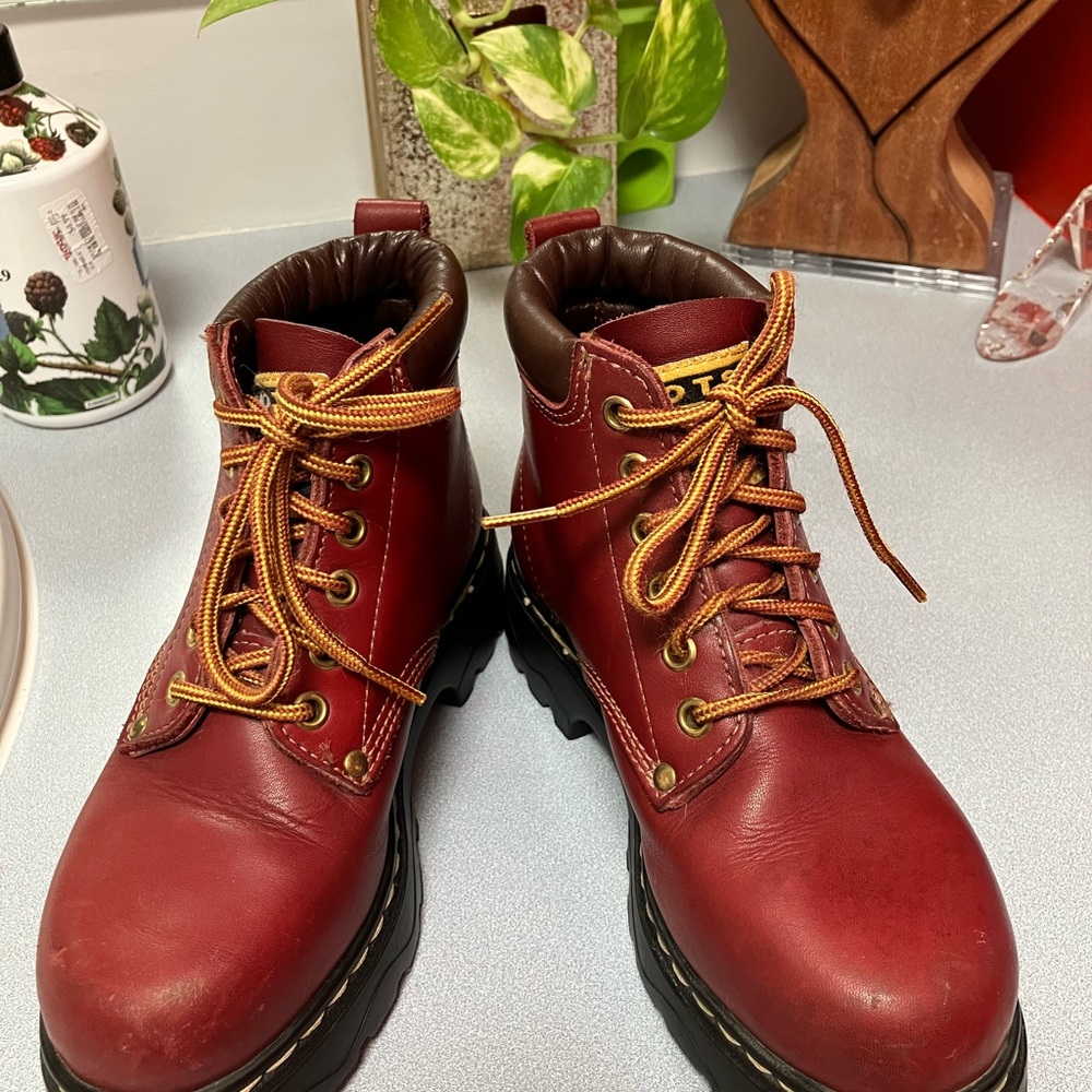 Gorgeous leather cranberry colored ankle boots. Looks like new. Lug sole.